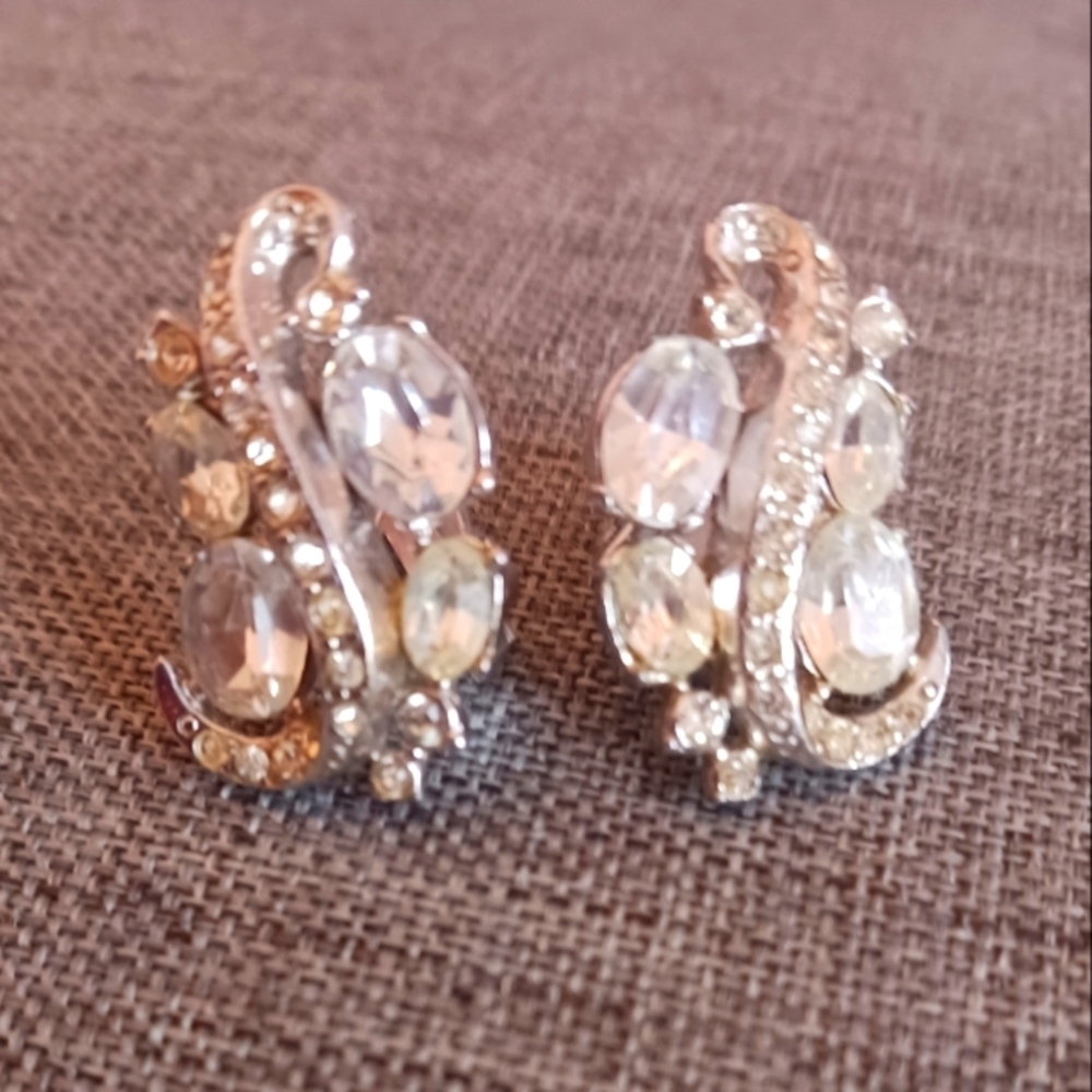 Vtg Clipon Crystal Earrings Silvertone - Pre-loved (1")
